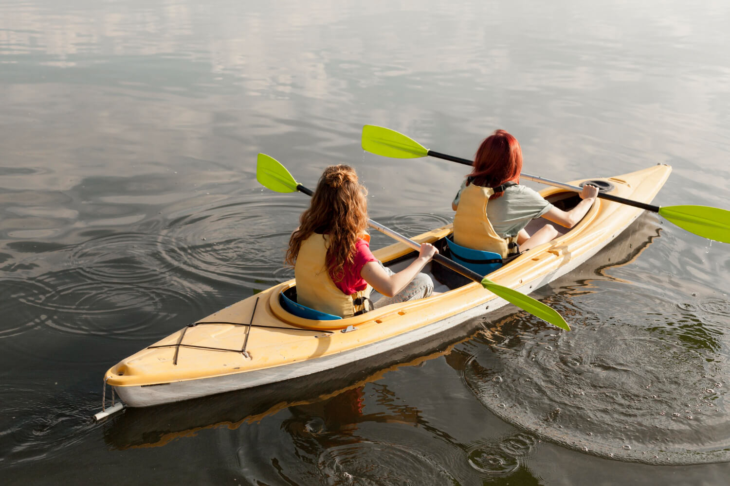 Girls' crew team takes up oars in new water